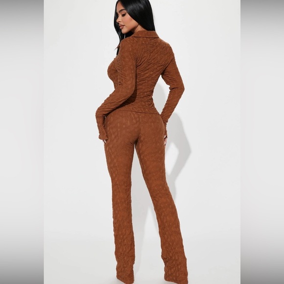 Fashion Nova NWT Liliana Brown Textured Pant Set Ruched Button Top Flare Pants - Picture 4 of 16